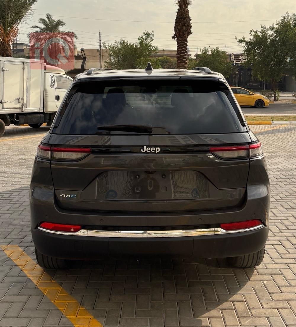 جیپ گراند شیرۆکی